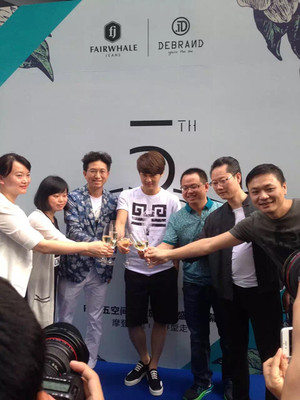 吴克群活动现场——明星贴保服务